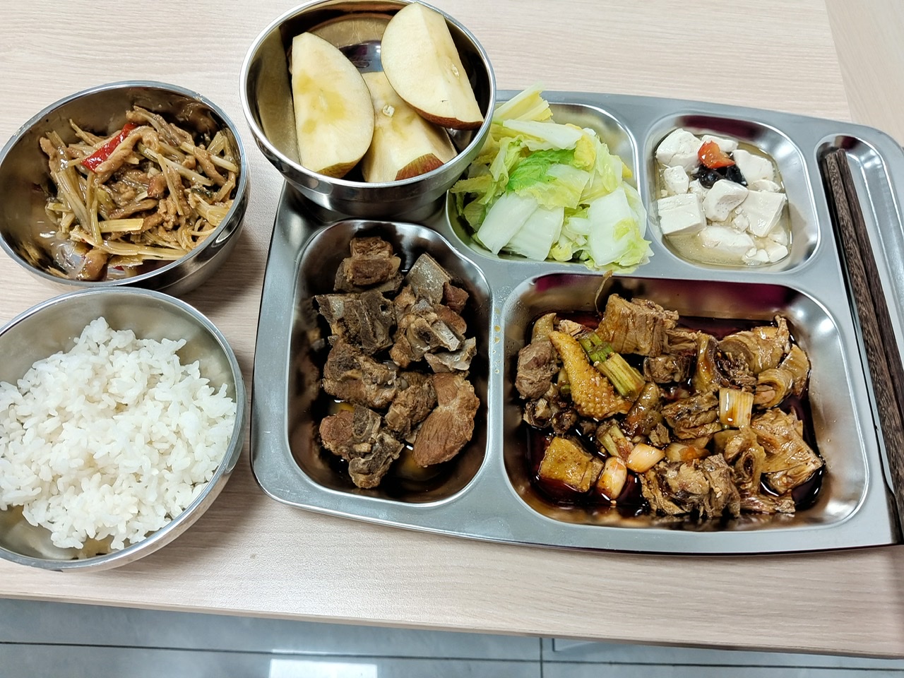 又蹭别人的食堂