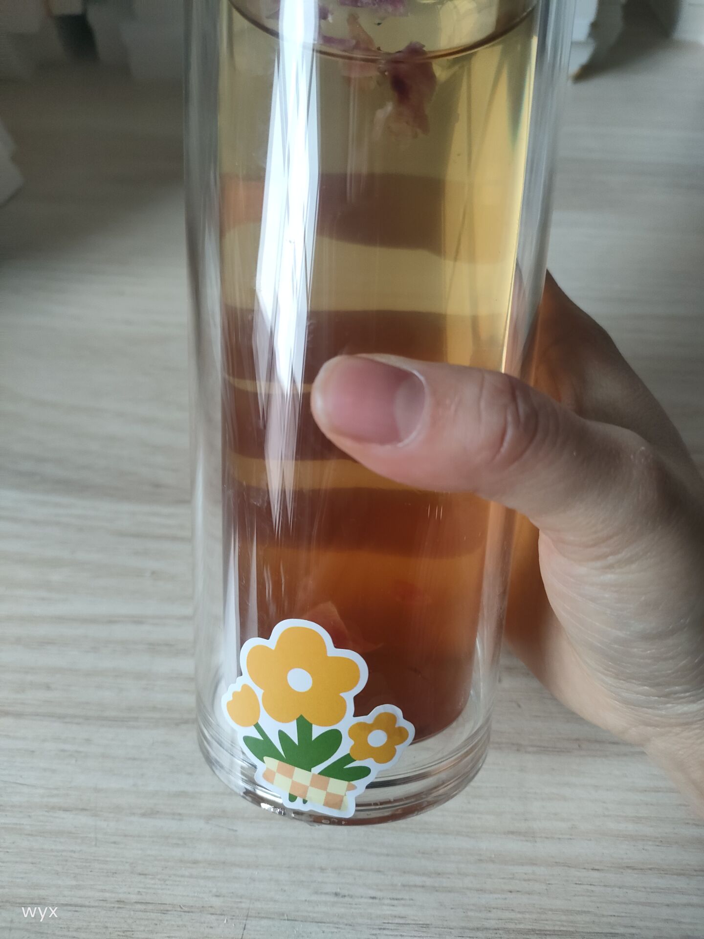 底下的稍微浓一些