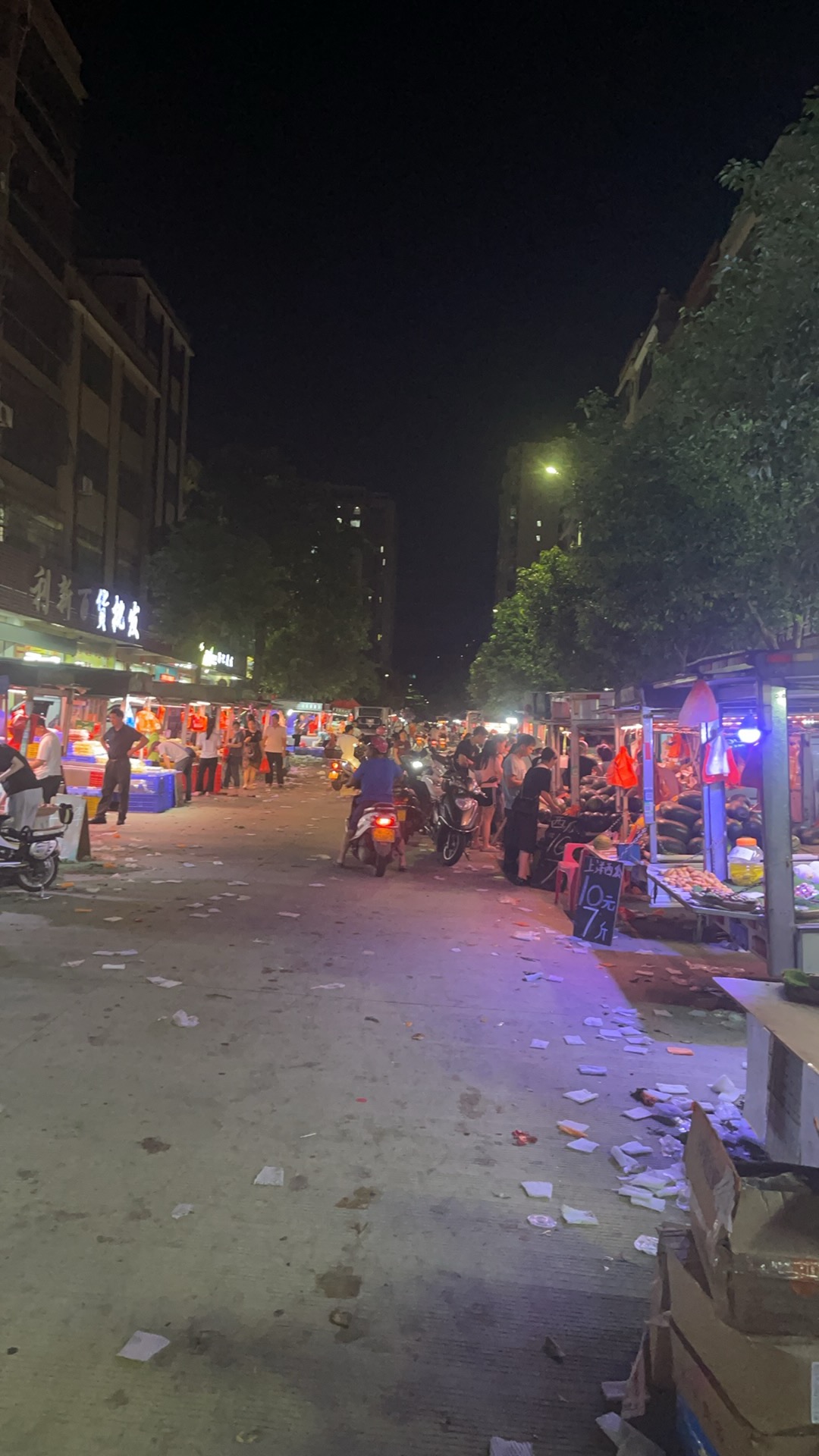 谁家好人谈恋爱上夜市的啊～