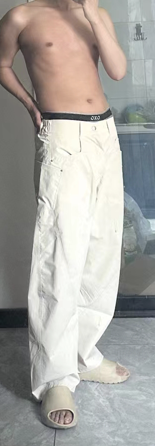 三弟，八块腹肌没有。一块腹肌的看不看？