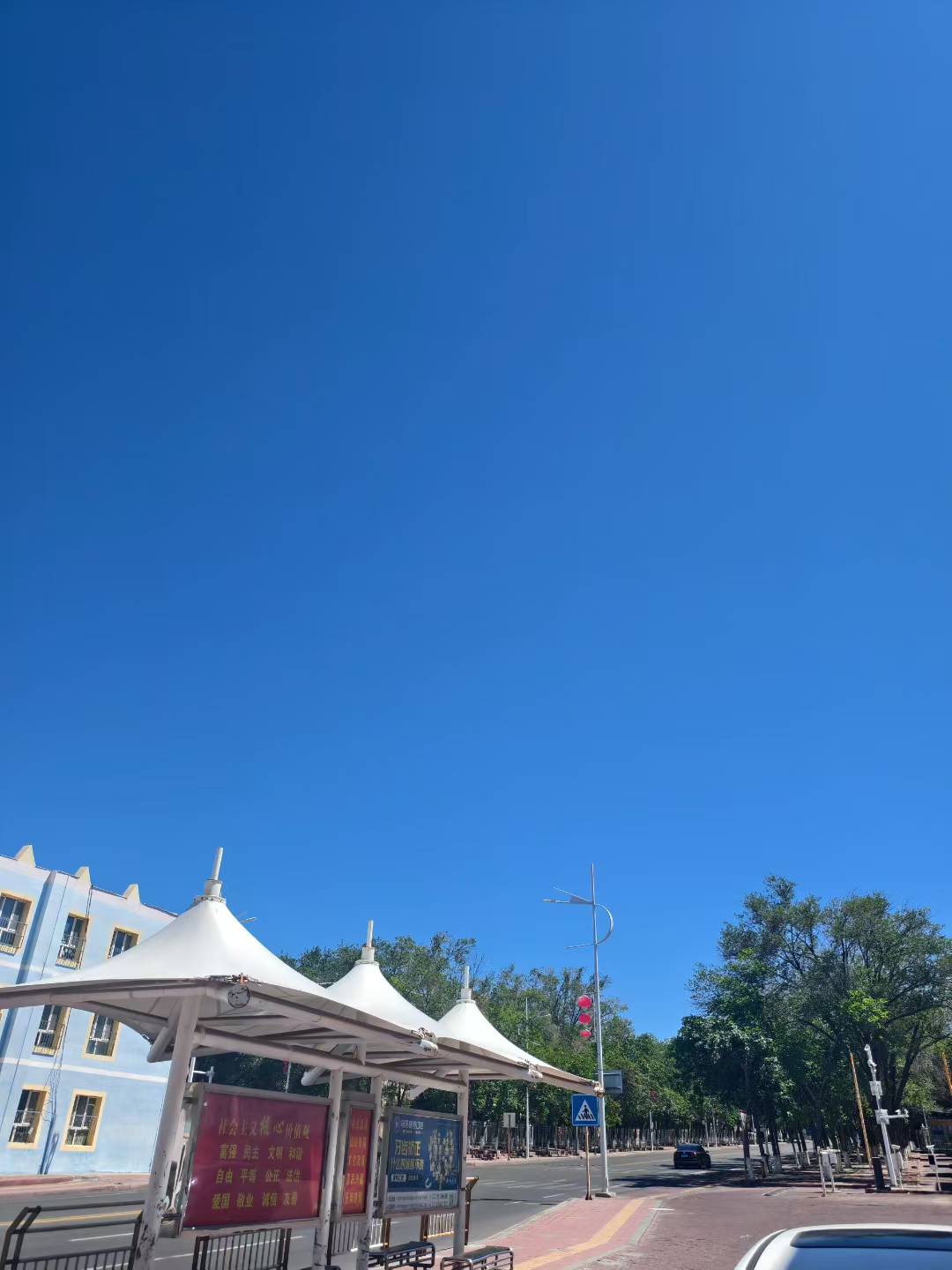最蓝天空，不服来比